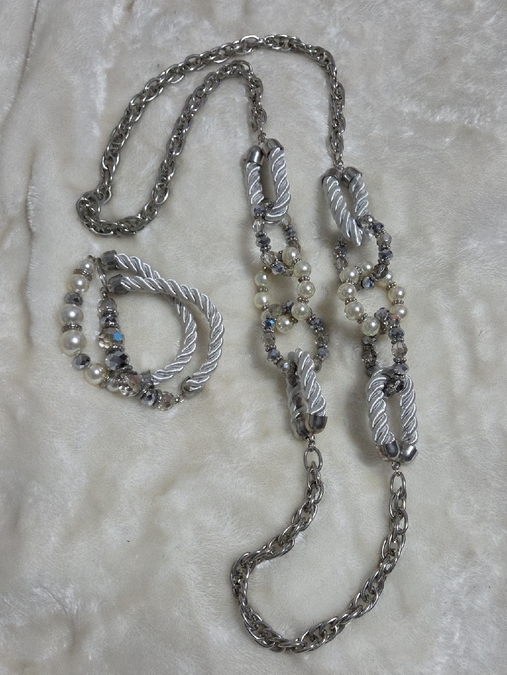 Vintage Pearl & Crystal Rope Style Chain With Decoritive Station Links.